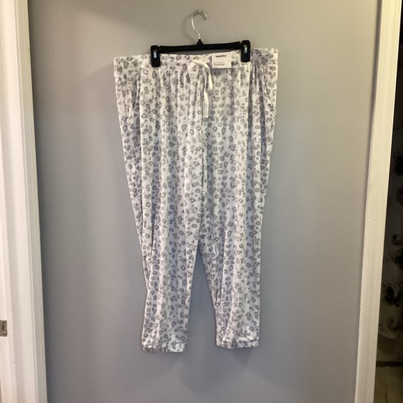 SONOMA Goods For Life pajama pant Woman’s 2X animal print banded bottom - Picture 9 of 16